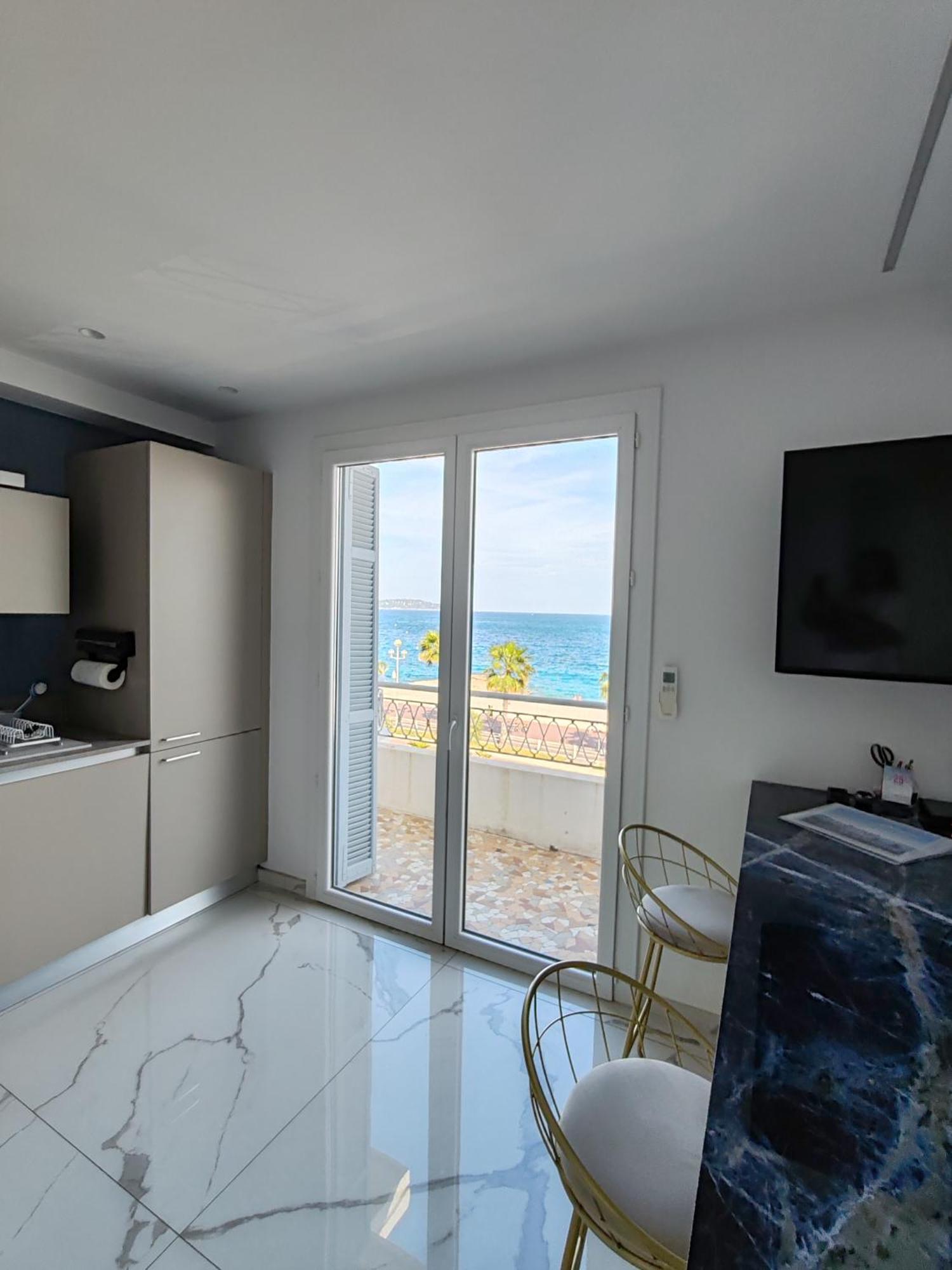 Beach Front, Superbe Appartement Pour 4 Personnes Nice Exterior photo